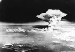 Jaapani ajaloolane Hiroshima pommitamisest: inimesed surid kas meeletutes piinades või saamata aru, mis juhtus