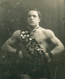Ivo Linna mälumäng 321. Mille kinkis Eesti riik 1924. aastal Pariisi olümpiamängudel hõbemedali võitnud Alfred Neulandile?