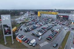 Noored ronisid Järve keskuse katusele pidutsema, allatulekuks vajasid nad päästjate abi